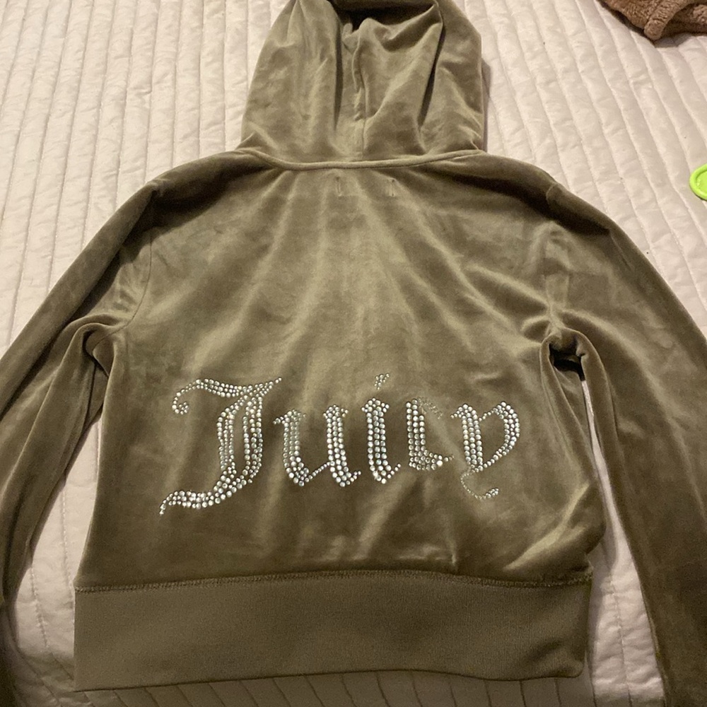 Selling a Juicy Couture jacket  brand new still has the tags
